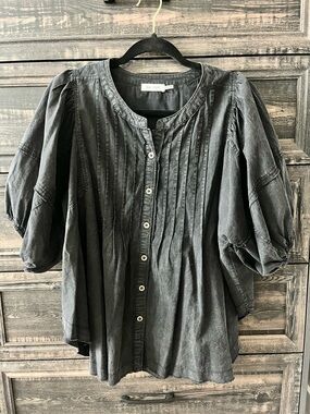 Day + Moon boutique short sleeve top size small